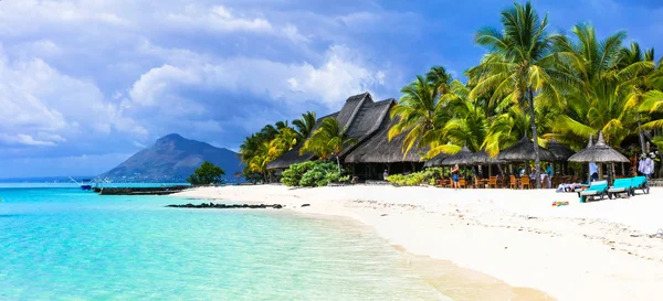 vue sur une habitations sur le sable en bord de mer